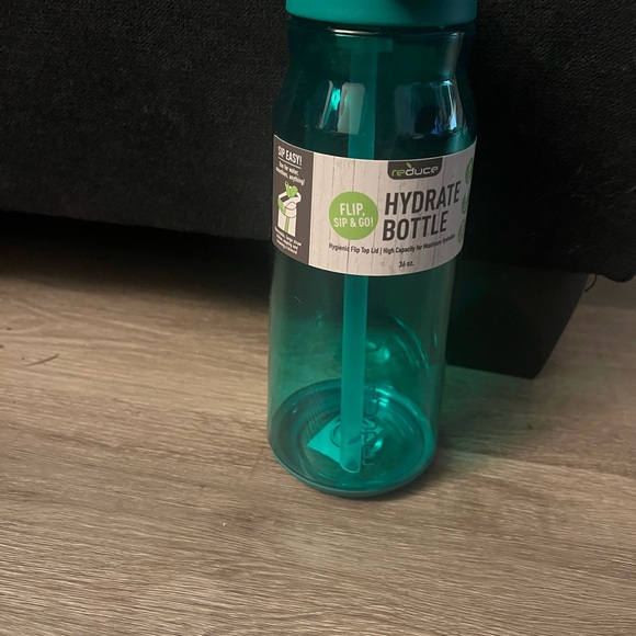REDUCE HYDRATE “FLIP, SIP, & GO” 36 OZ BOTTLE BRAND NEW NEVER USED - Picture 2 of 2
